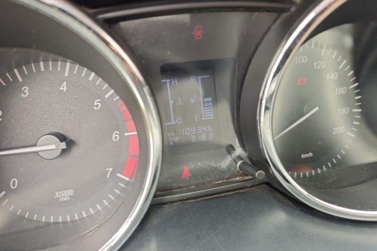 Used HYOSOW S3 2014 1.5L Luxury Version China IV Emission Standard Odometer Close Up