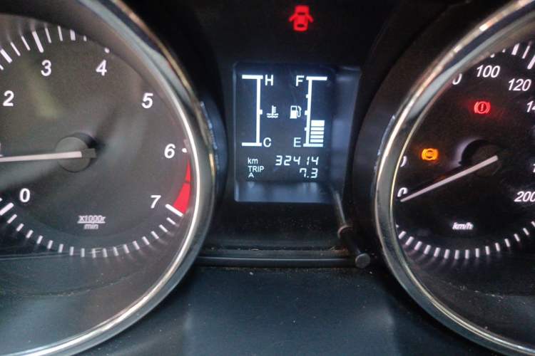 Used HYOSOW S3 2014 1.5L Comfort Version China IV Emission Standard Odometer Close Up