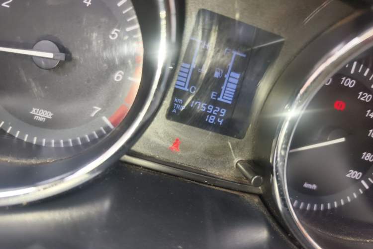 Used HYOSOW S3 2014 1.5L Luxury Version China IV Emission Standard Odometer Close Up