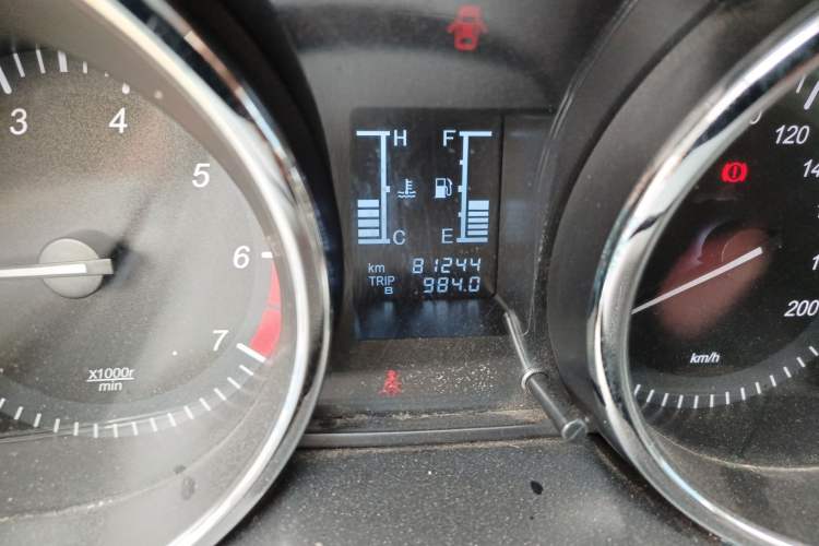 Used HYOSOW S3 2014 1.5L Comfort Version China IV Emission Standard Odometer Close Up