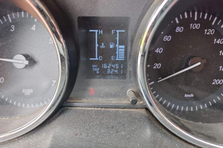 Used HYOSOW S3 2014 1.5L Comfort Version China IV Emission Standard Odometer Close Up