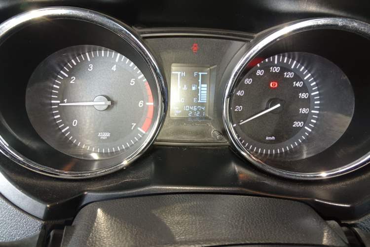 Used HYOSOW S3 2014 1.5L Comfort Version China IV Emission Standard Odometer Close Up