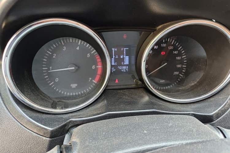 Used HYOSOW S3 2014 1.5L Comfort Version China IV Emission Standard Odometer Close Up