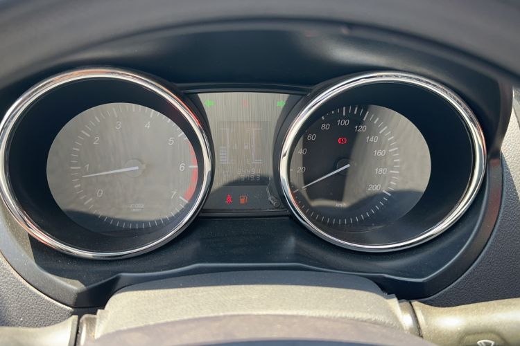 Used HYOSOW S3 2014 1.5L Comfort Version China IV Emission Standard Odometer Close Up