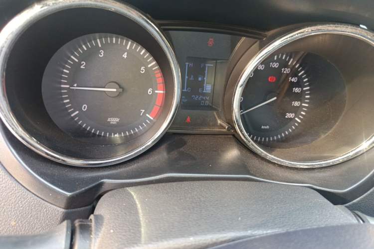 Used HYOSOW S3 2014 1.5L Luxury Version China IV Emission Standard Odometer Close Up