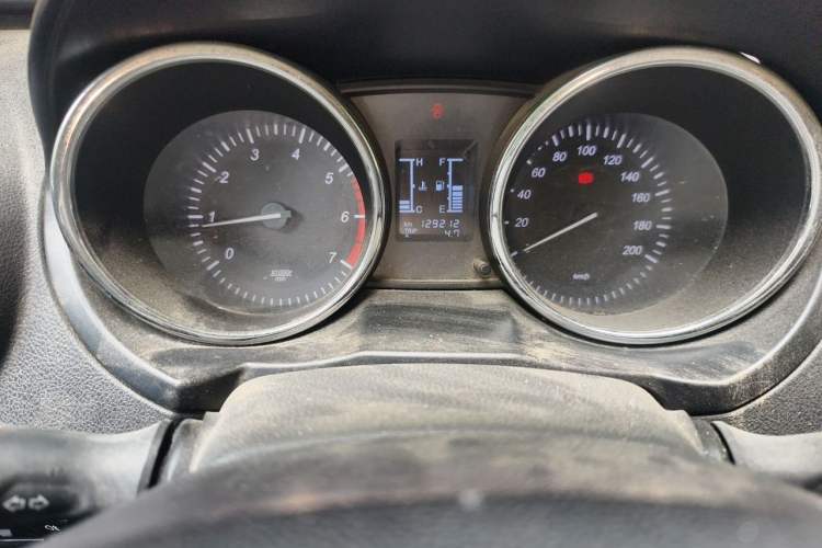 Used HYOSOW S3 2014 1.5L Comfort Version China IV Emission Standard Odometer Close Up