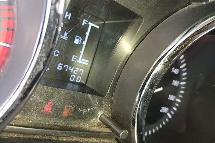Used HYOSOW S3 2014 1.5L Luxury Version China IV Emission Standard Odometer Close Up