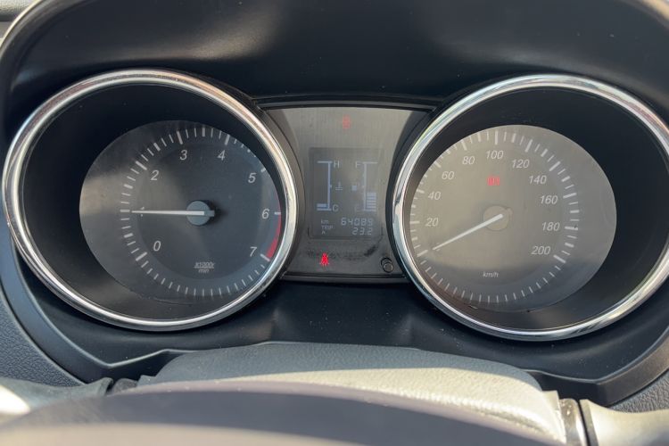 Used HYOSOW S3 2014 1.5L Luxury Version China IV Emission Standard Odometer Close Up