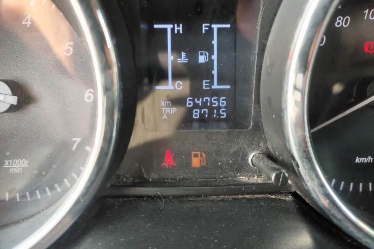 Used HYOSOW S3 2014 1.5L Comfort Version China IV Emission Standard Odometer Close Up