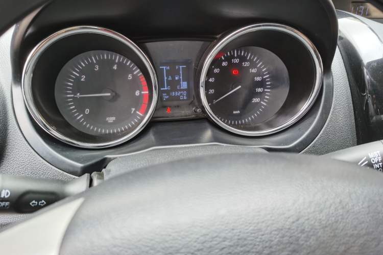 Used HYOSOW S3 2014 1.5L Comfort Version China IV Emission Standard Odometer Close Up