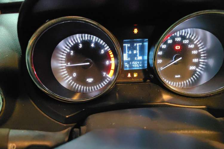 Used HYOSOW S3 2014 1.5L Comfort Version China IV Emission Standard Odometer Close Up