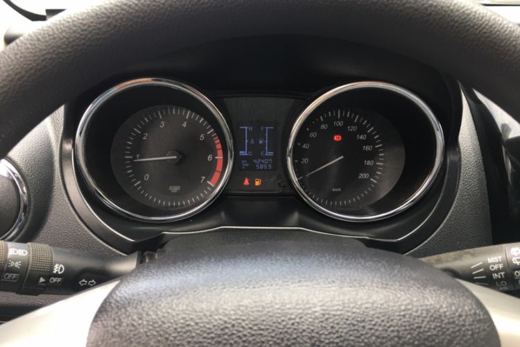 Used HYOSOW S3 2014 1.5L Comfort Version China IV Emission Standard Odometer Close Up