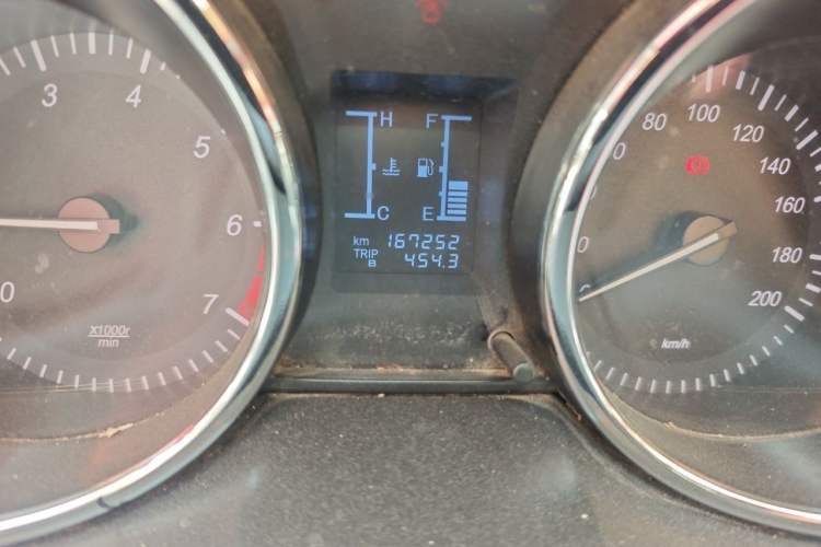 Used HYOSOW S3 2014 1.5L Comfort Version China IV Emission Standard Odometer Close Up