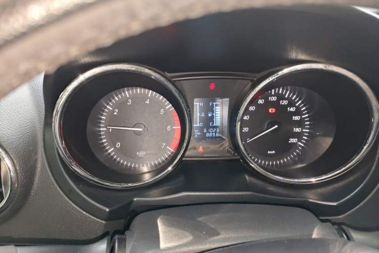 Used HYOSOW S3 2014 1.5L Luxury Version China IV Emission Standard Odometer Close Up