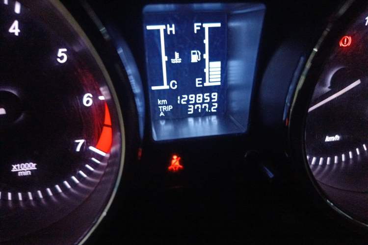Used HYOSOW S3 2014 1.5L Luxury Version China IV Emission Standard Odometer Close Up
