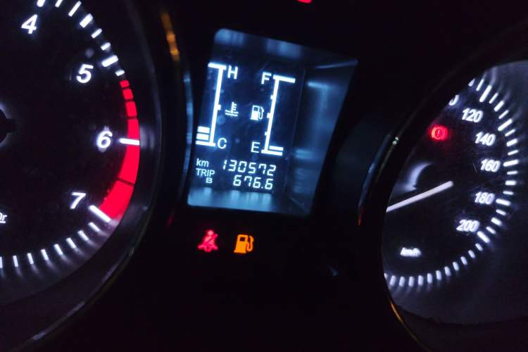 Used HYOSOW S3 2014 1.5L Comfort Version China IV Emission Standard Odometer Close Up
