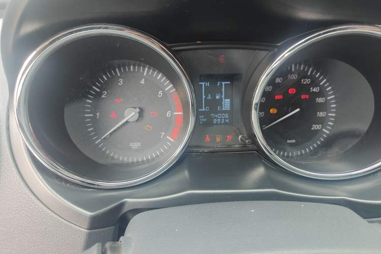 Used HYOSOW S3 2014 1.5L Comfort Version China IV Emission Standard Odometer Close Up