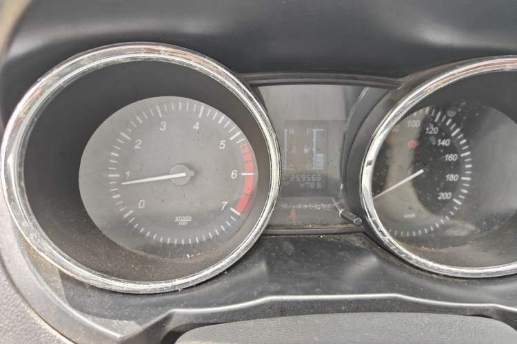 Used HYOSOW S3 2014 1.5L Comfort Version China IV Emission Standard Odometer Close Up