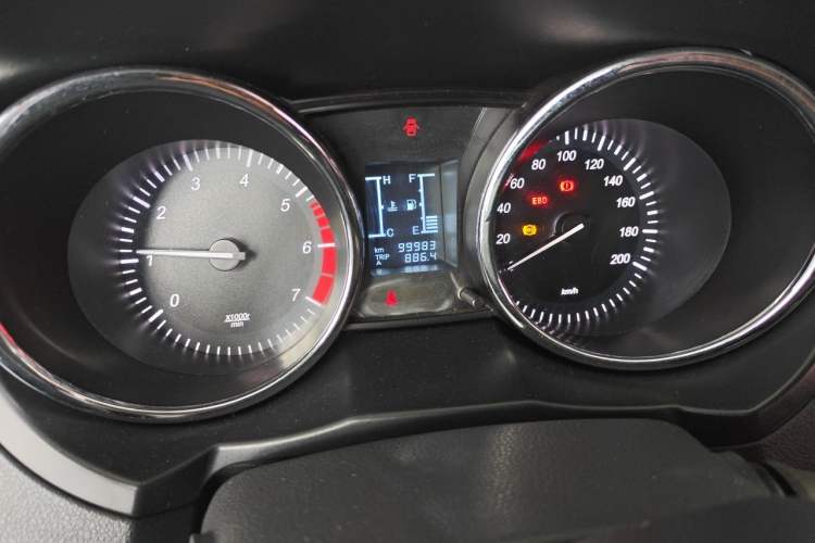 Used HYOSOW S3 2014 1.5L Comfort Version China IV Emission Standard Odometer Close Up