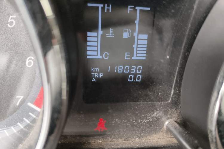 Used HYOSOW S3 2014 1.5L Luxury Version China IV Emission Standard Odometer Close Up