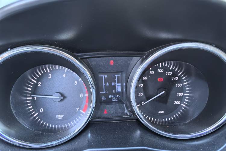 Used HYOSOW S3 2014 1.5L Comfort Version China IV Emission Standard Odometer Close Up