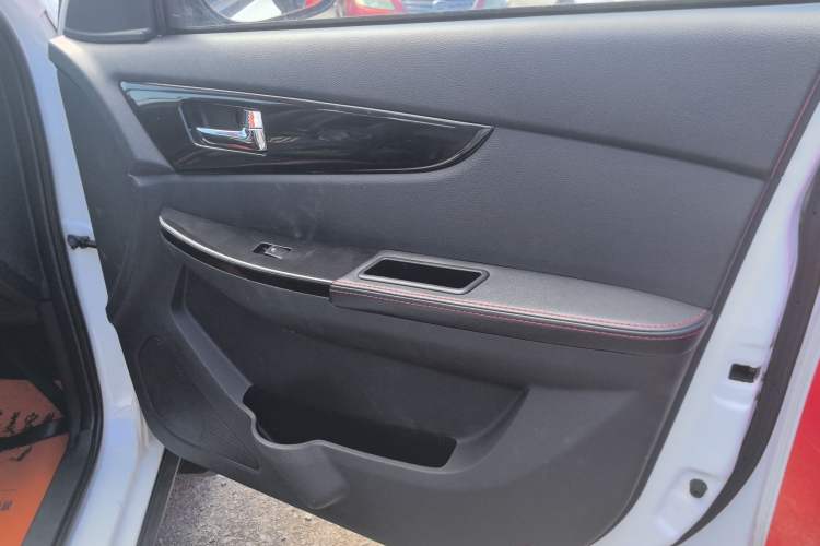 Used HYOSOW S3 2014 1.5L Luxury Version China IV Emission Standard Right Front Door Interior