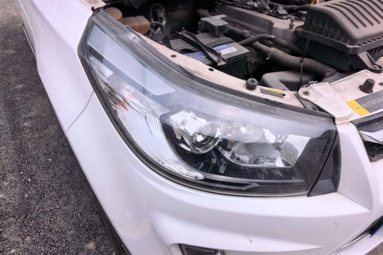 Used HYOSOW S3 2014 1.8L Prestige Version China IV Emission Standard Right Front Headlight