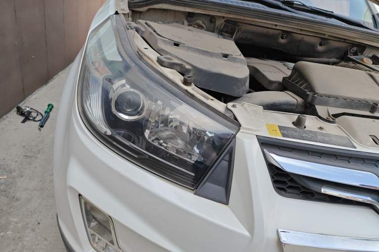Used HYOSOW S3 2014 1.5L Luxury Version China IV Emission Standard Right Front Headlight