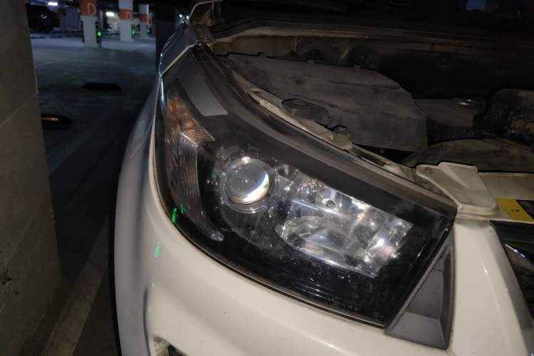 Used HYOSOW S3 2014 1.5L Comfort Version China IV Emission Standard Right Front Headlight