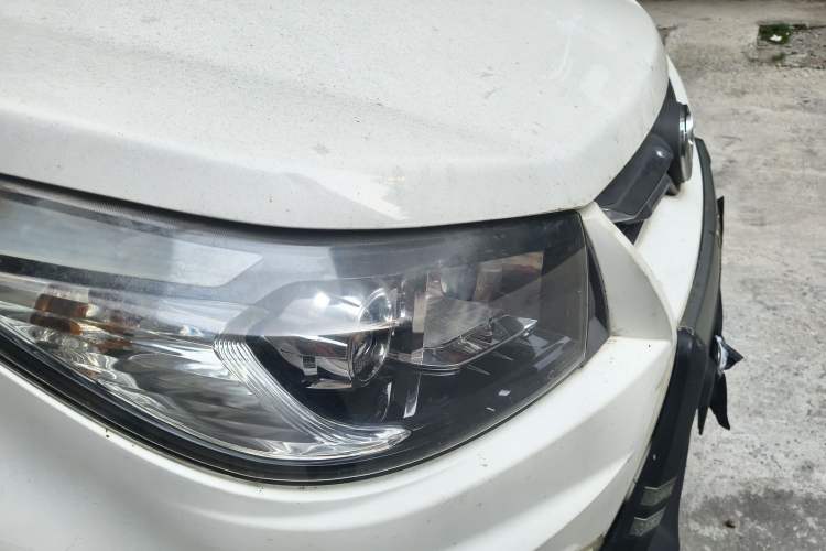 Used HYOSOW S3 2014 1.5L Comfort Version China IV Emission Standard Right Front Headlight