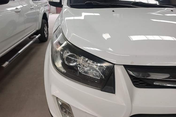 Used HYOSOW S3 2014 1.5L Luxury Version China IV Emission Standard Right Front Headlight