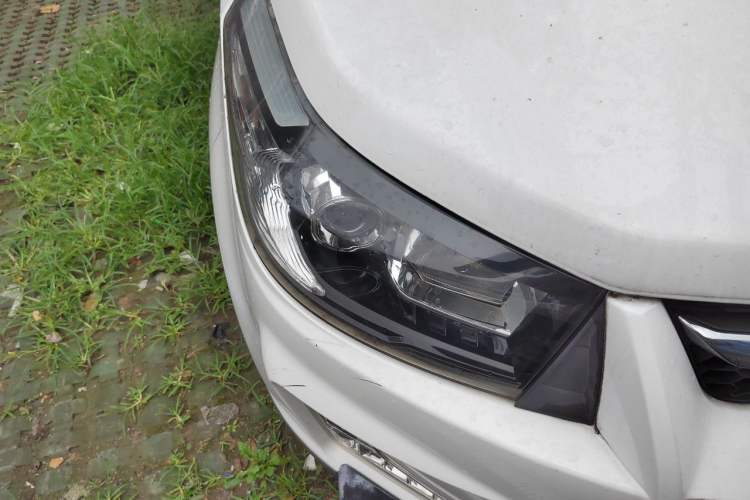 Used HYOSOW S3 2014 1.5L Comfort Version China IV Emission Standard Right Front Headlight