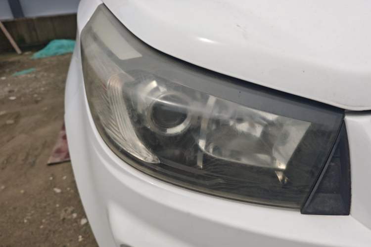 Used HYOSOW S3 2014 1.5L Luxury Version China IV Emission Standard Right Front Headlight