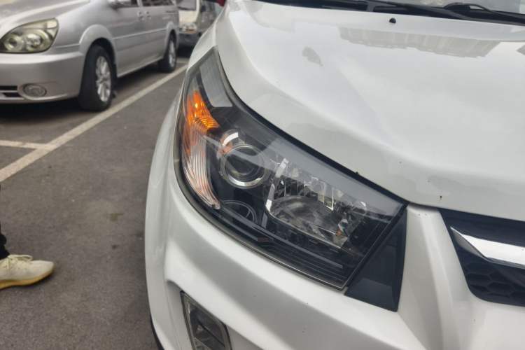 Used HYOSOW S3 2014 1.5L Luxury Version China IV Emission Standard Right Front Headlight
