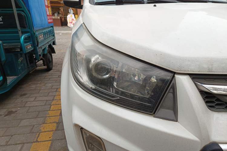 Used HYOSOW S3 2014 1.5L Comfort Version China IV Emission Standard Right Front Headlight