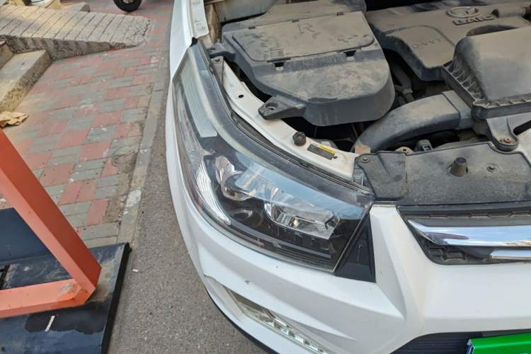Used HYOSOW S3 2014 1.5L Comfort Version China IV Emission Standard Right Front Headlight