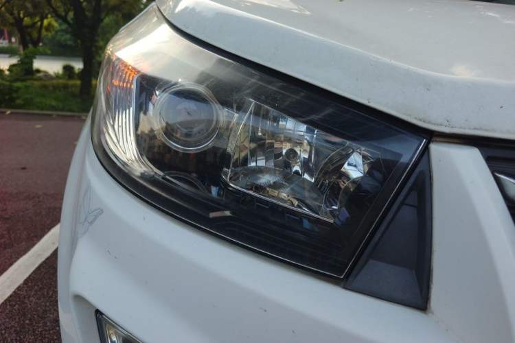 Used HYOSOW S3 2014 1.5L Comfort Version China IV Emission Standard Right Front Headlight