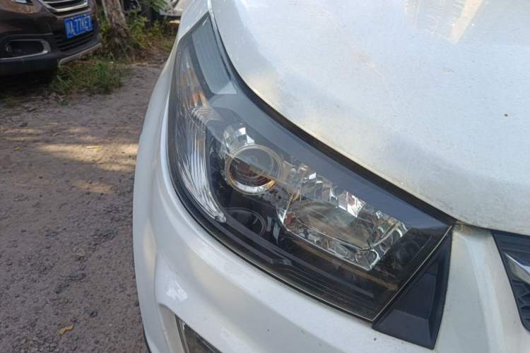 Used HYOSOW S3 2014 1.5L Luxury Version China IV Emission Standard Right Front Headlight