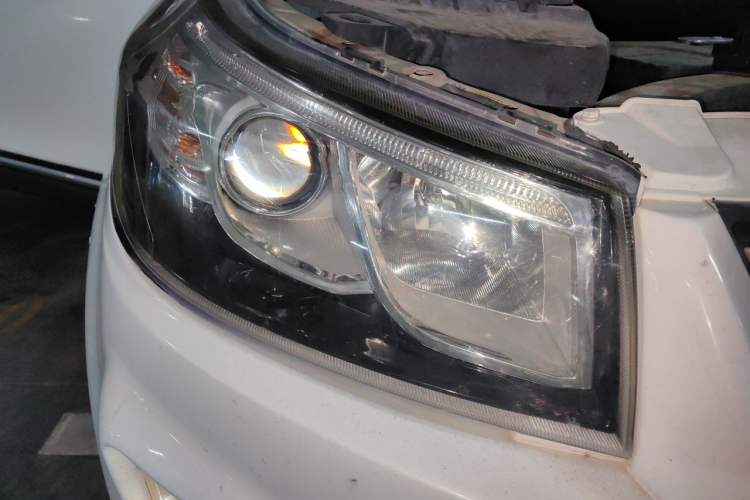 Used HYOSOW S3 2014 1.5L Comfort Version China IV Emission Standard Right Front Headlight