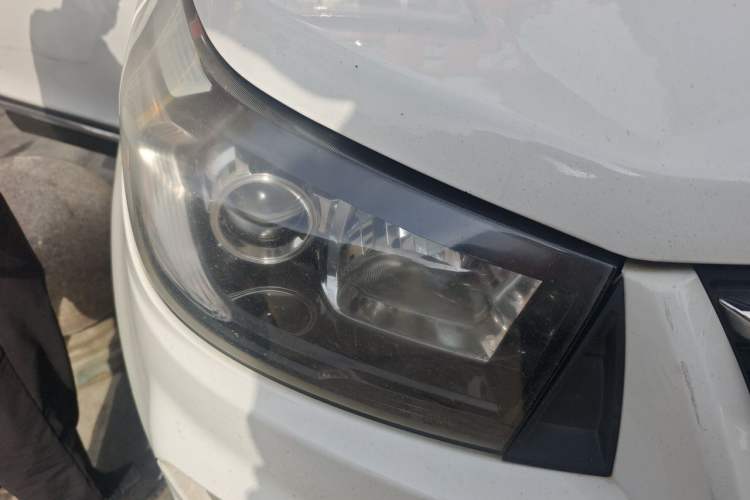 Used HYOSOW S3 2014 1.5L Comfort Version China IV Emission Standard Right Front Headlight
