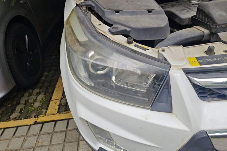 Used HYOSOW S3 2014 1.5L Luxury Version China IV Emission Standard Right Front Headlight