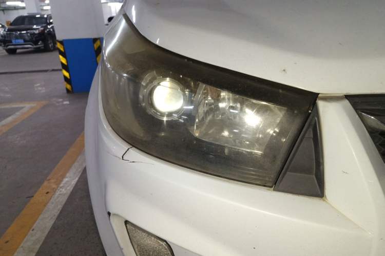 Used HYOSOW S3 2014 1.5L Luxury Version China IV Emission Standard Right Front Headlight