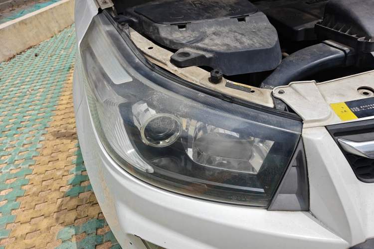 Used HYOSOW S3 2014 1.5L Comfort Version China IV Emission Standard Right Front Headlight