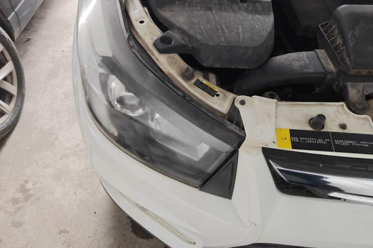 Used HYOSOW S3 2014 1.5L Comfort Version China IV Emission Standard Right Front Headlight