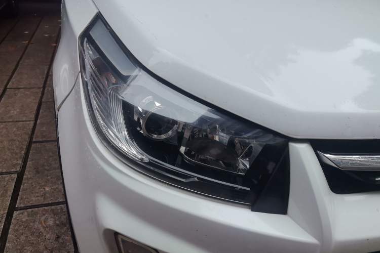 Used HYOSOW S3 2014 1.5L Comfort Version China IV Emission Standard Right Front Headlight