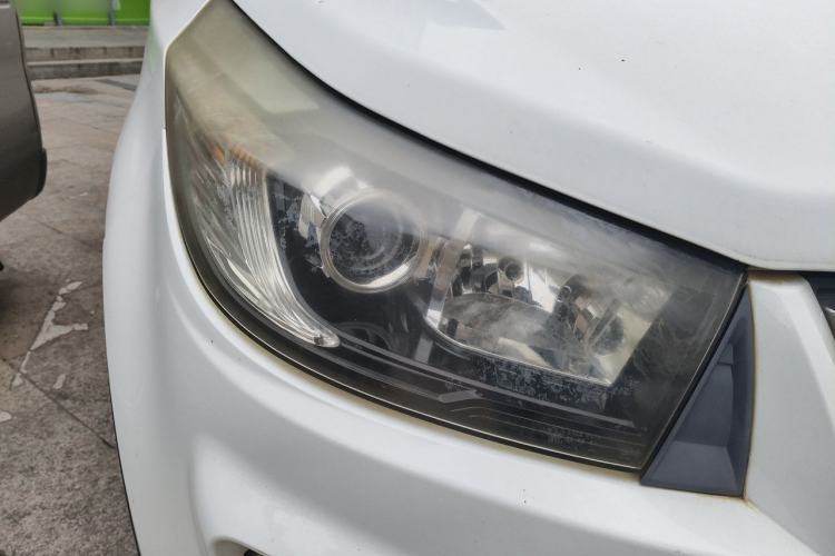 Used HYOSOW S3 2014 1.5L Luxury Version China IV Emission Standard Right Front Headlight