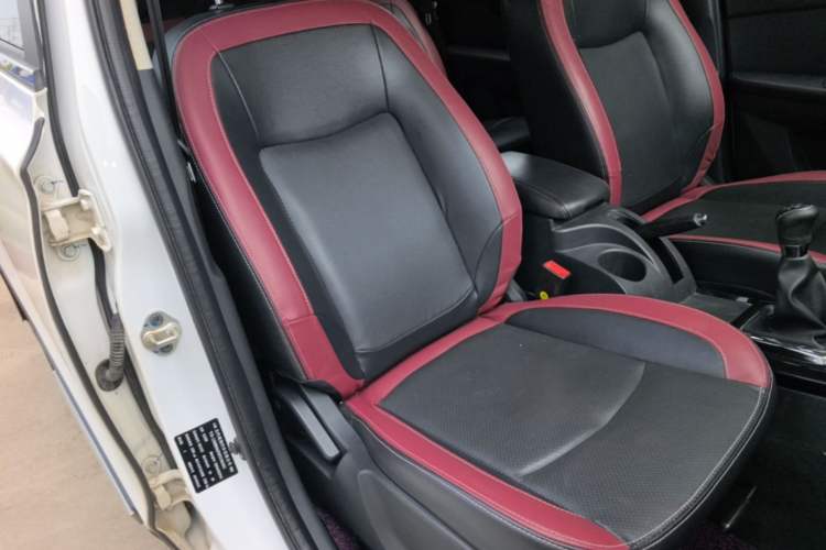 Used HYOSOW S3 2014 1.5L Luxury Version China IV Emission Standard Right Front Seat