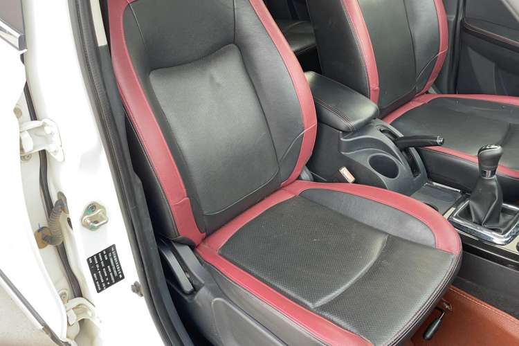 Used HYOSOW S3 2014 1.5L Luxury Version China IV Emission Standard Right Front Seat