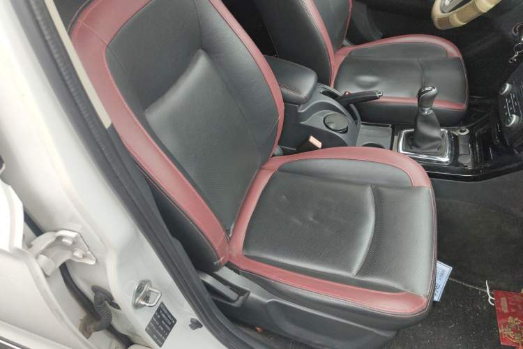 Used HYOSOW S3 2014 1.5L Luxury Version China IV Emission Standard Right Front Seat
