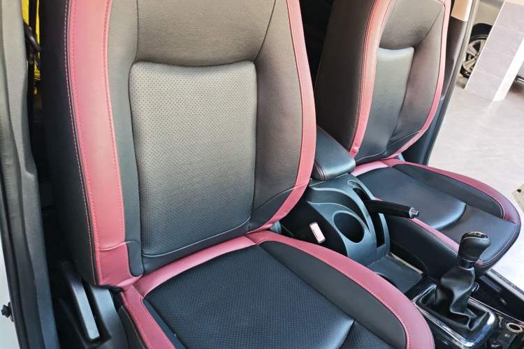 Used HYOSOW S3 2014 1.5L Comfort Version China IV Emission Standard Right Front Seat